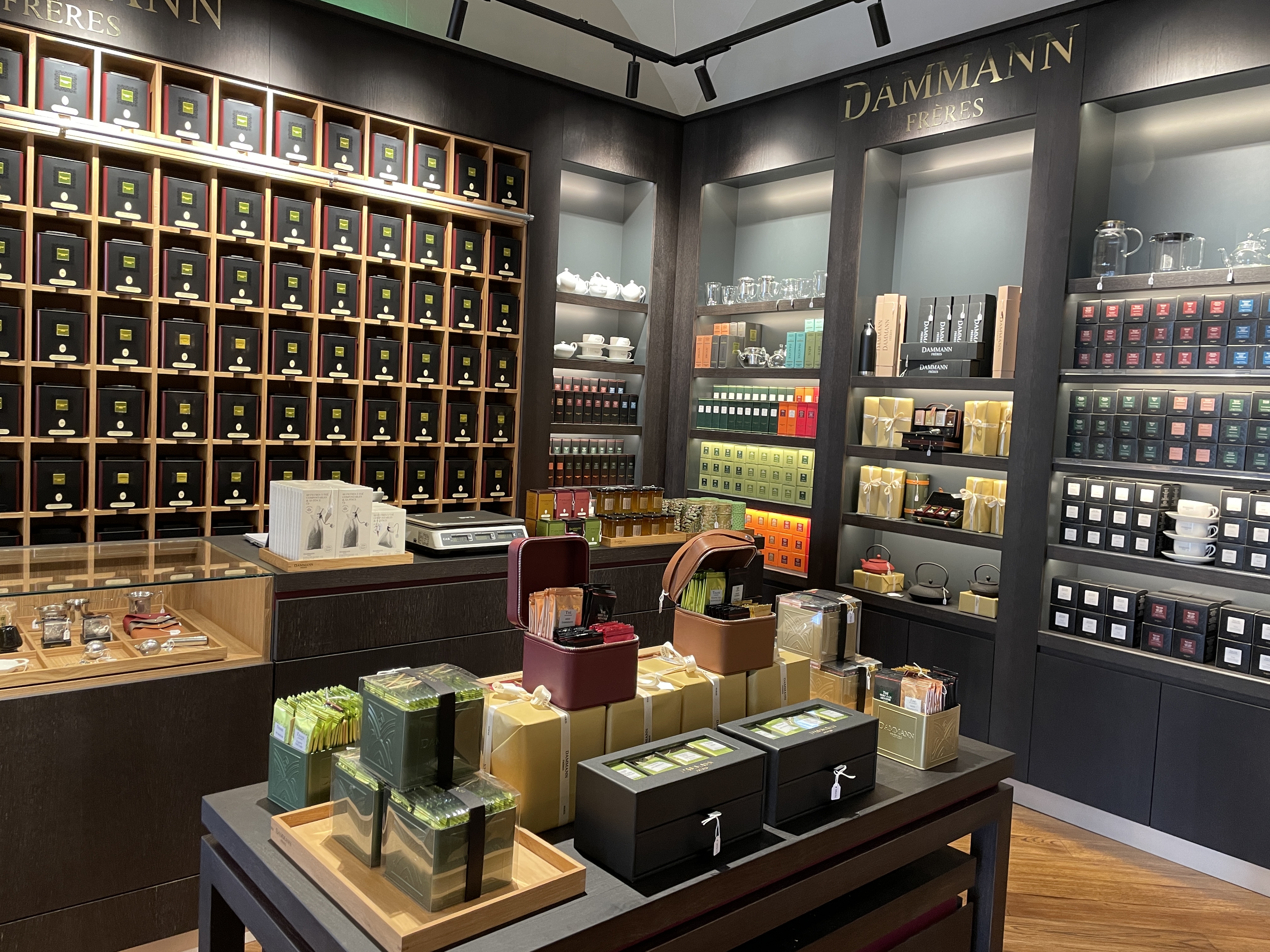 Intérieur de la boutique DAMMANN Frères à Turin en Italie