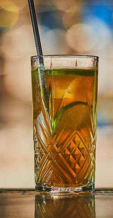 Cocktail prepared with iced tea.