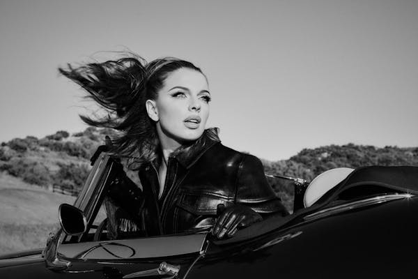King Kong - Julia Fox