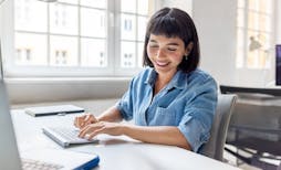 Woman working with Datum Analyst