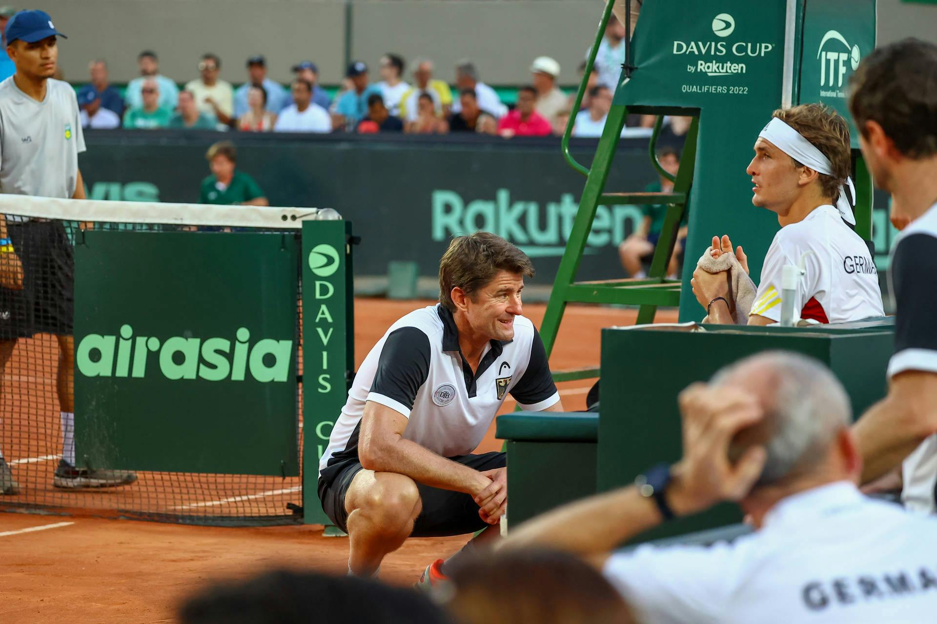 Captain Michael Kohlmann with Alexander Zverev at Germany's 2022 Qualifier against Brazil