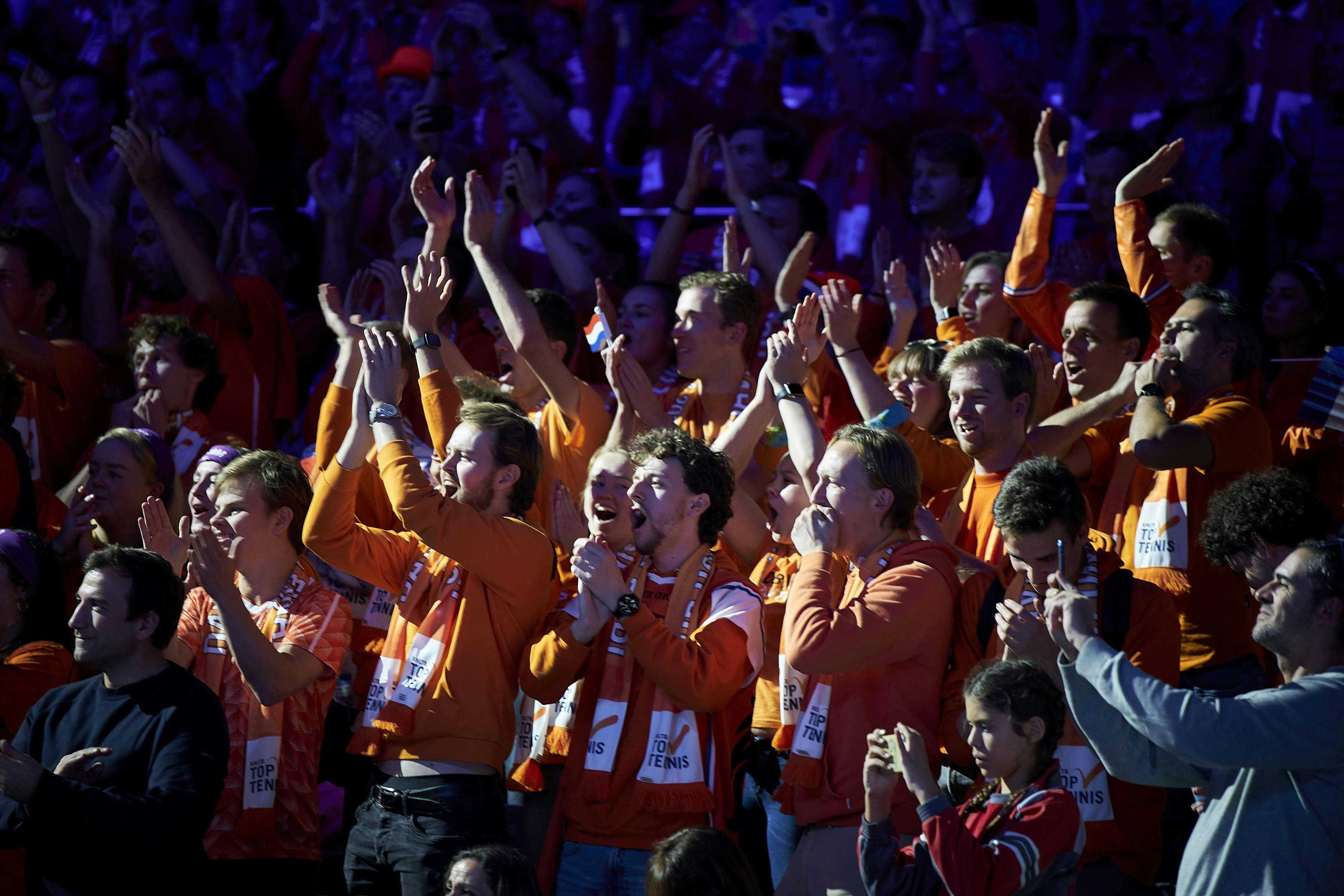 Fans neerlandeses animando en los cuartos de final ante Australia