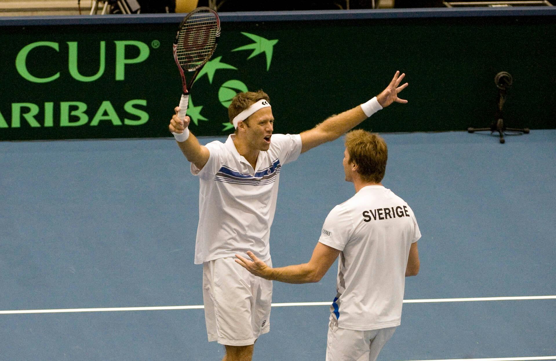 Sweden's Robert Lindstedt and Simon Aspelin celebrate victory over Italy in 2010