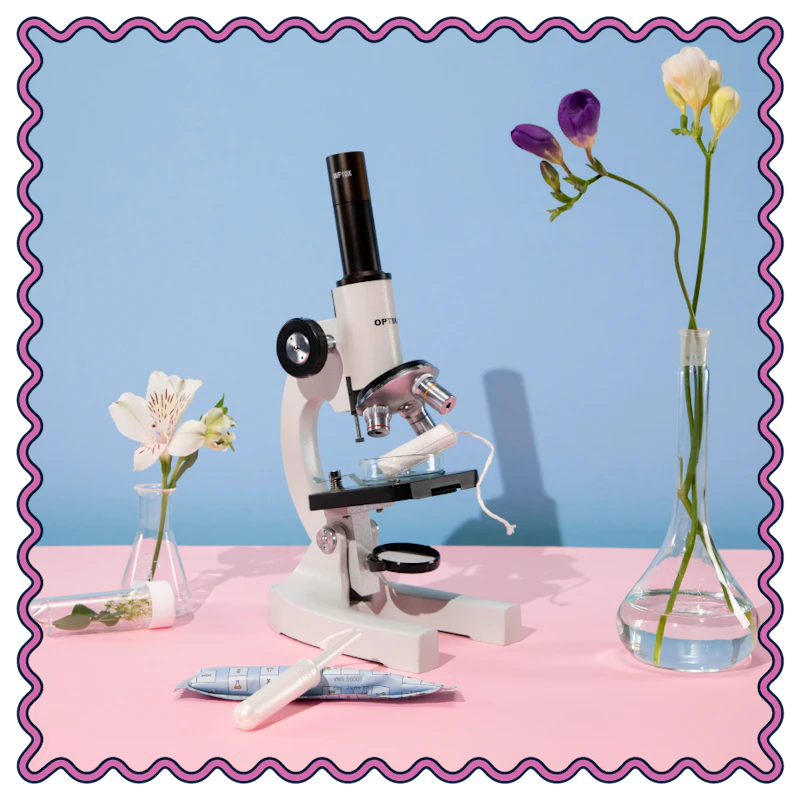 Daye's Diagnostic Tampon placed under a microscope.