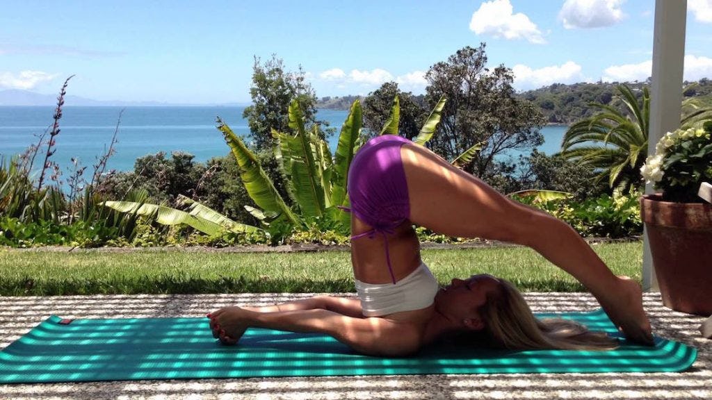 Halasana - Postura del Arado