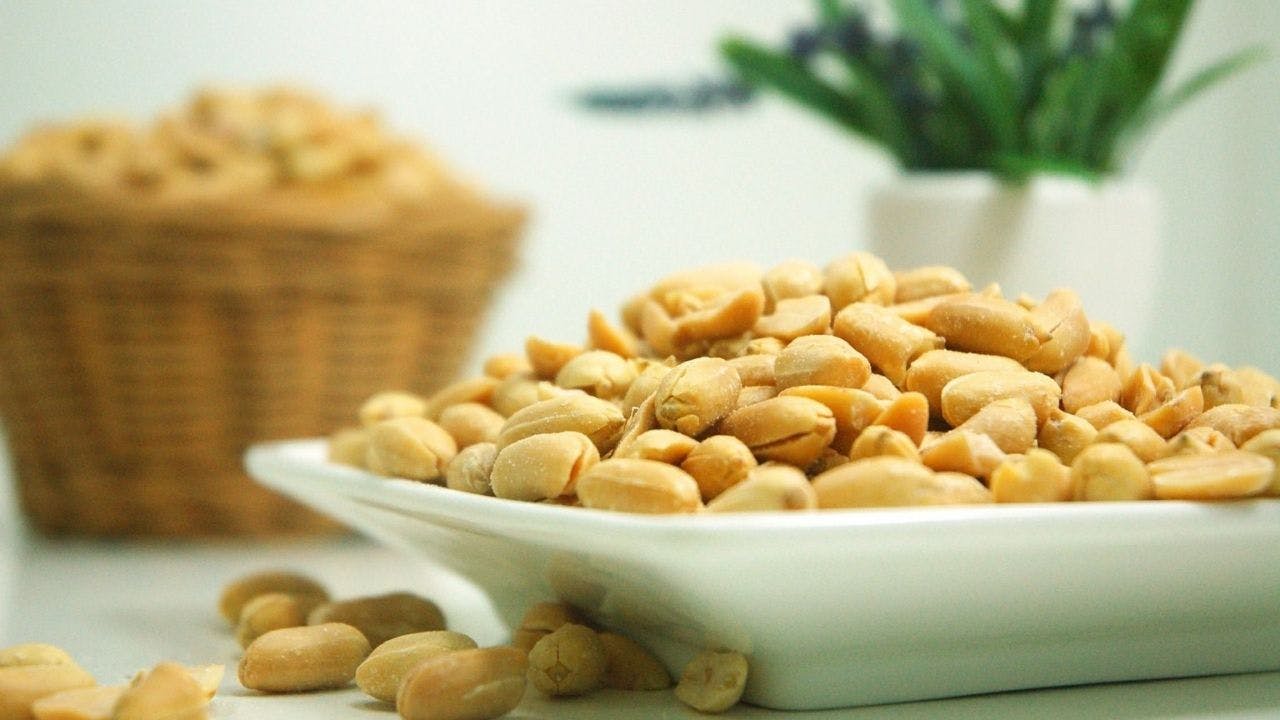 ¡Qué tal un puñado de cacahuates o de almendras!