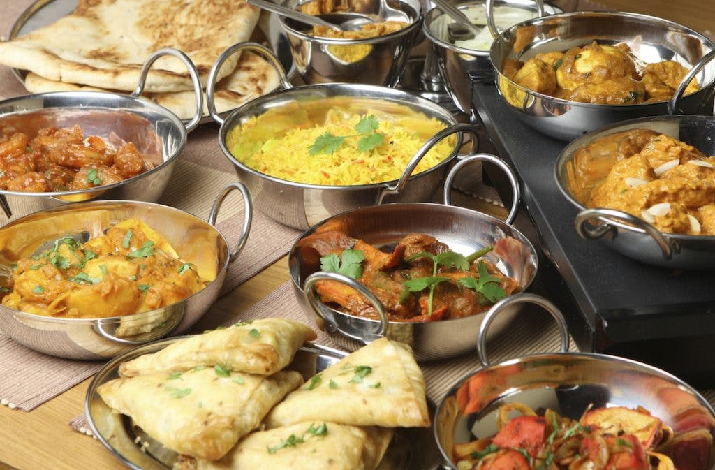 muestra de diferentes comidas de la india
