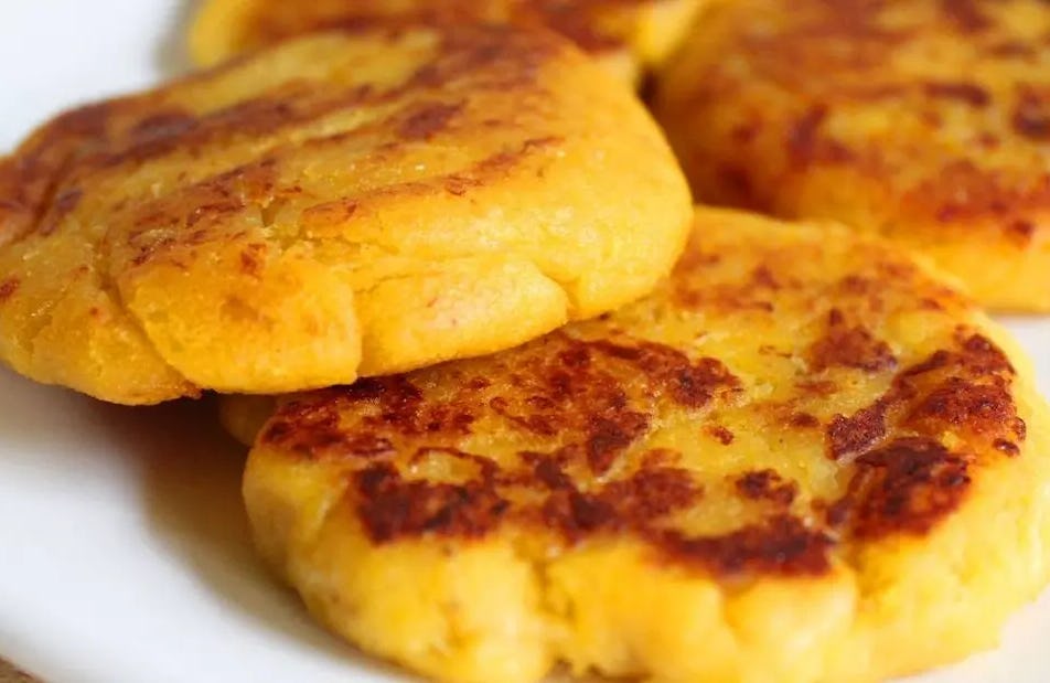 Arepas de plátano maduros, rápidas y fáciles