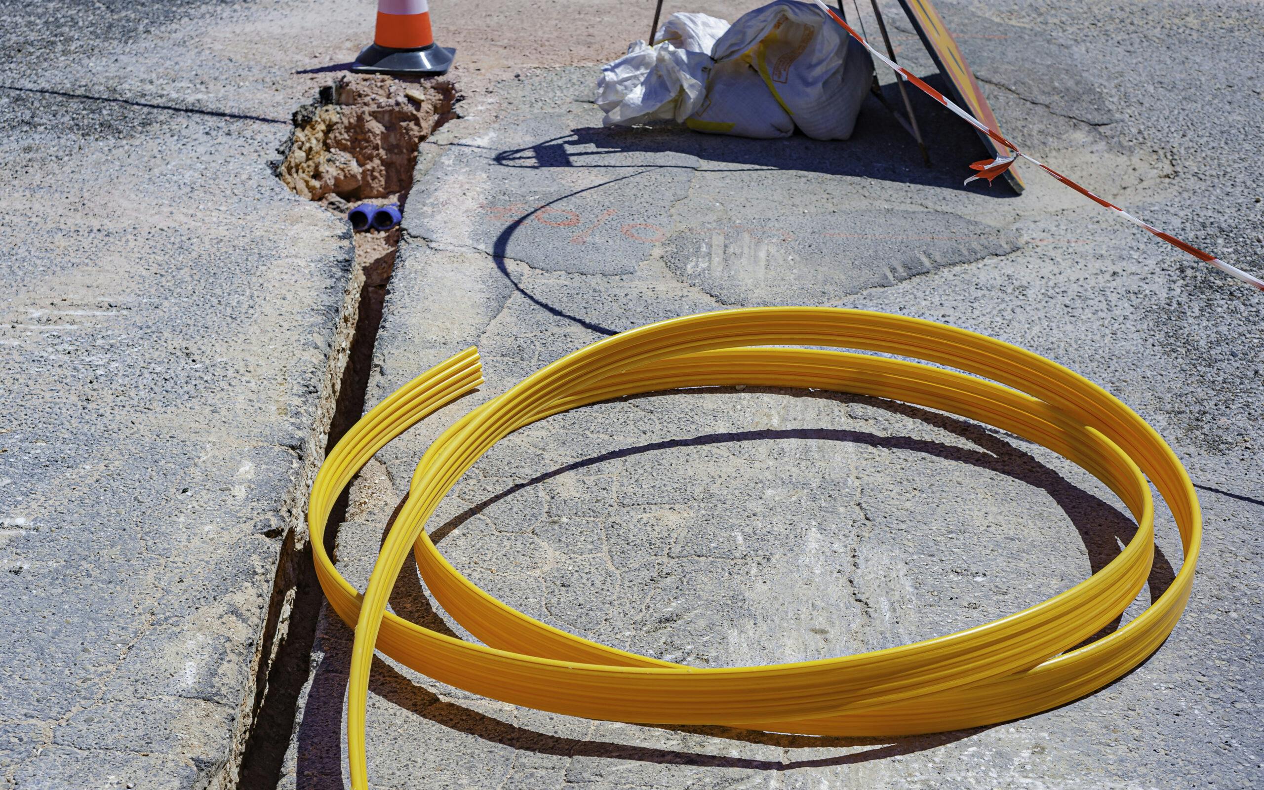 Construction site with fiber optic cables (in yellow) next to the FTTH ground connection