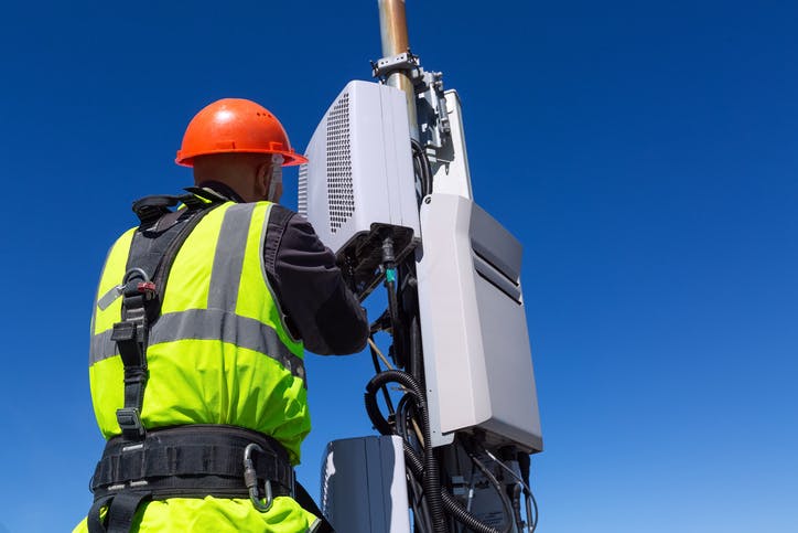 technician installing telecommunications antenna-deepomatic