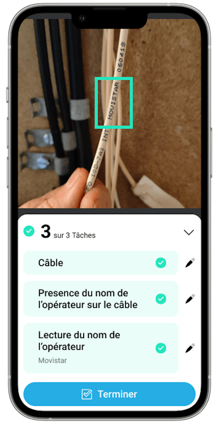 L'app mobile de Deepomatic montrant le contrôle qualité avec l'IA sur un câble de fibre optique