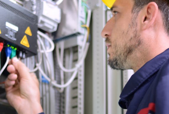 Telefonica field optic technician plugging an ethernet cable to a modem