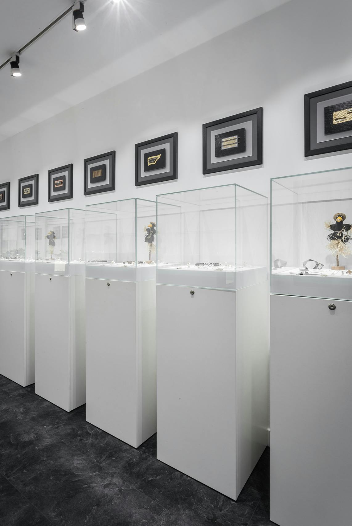 Ladeneinrichtung für Galerie und Werkstatt für Goldschmiedekunst