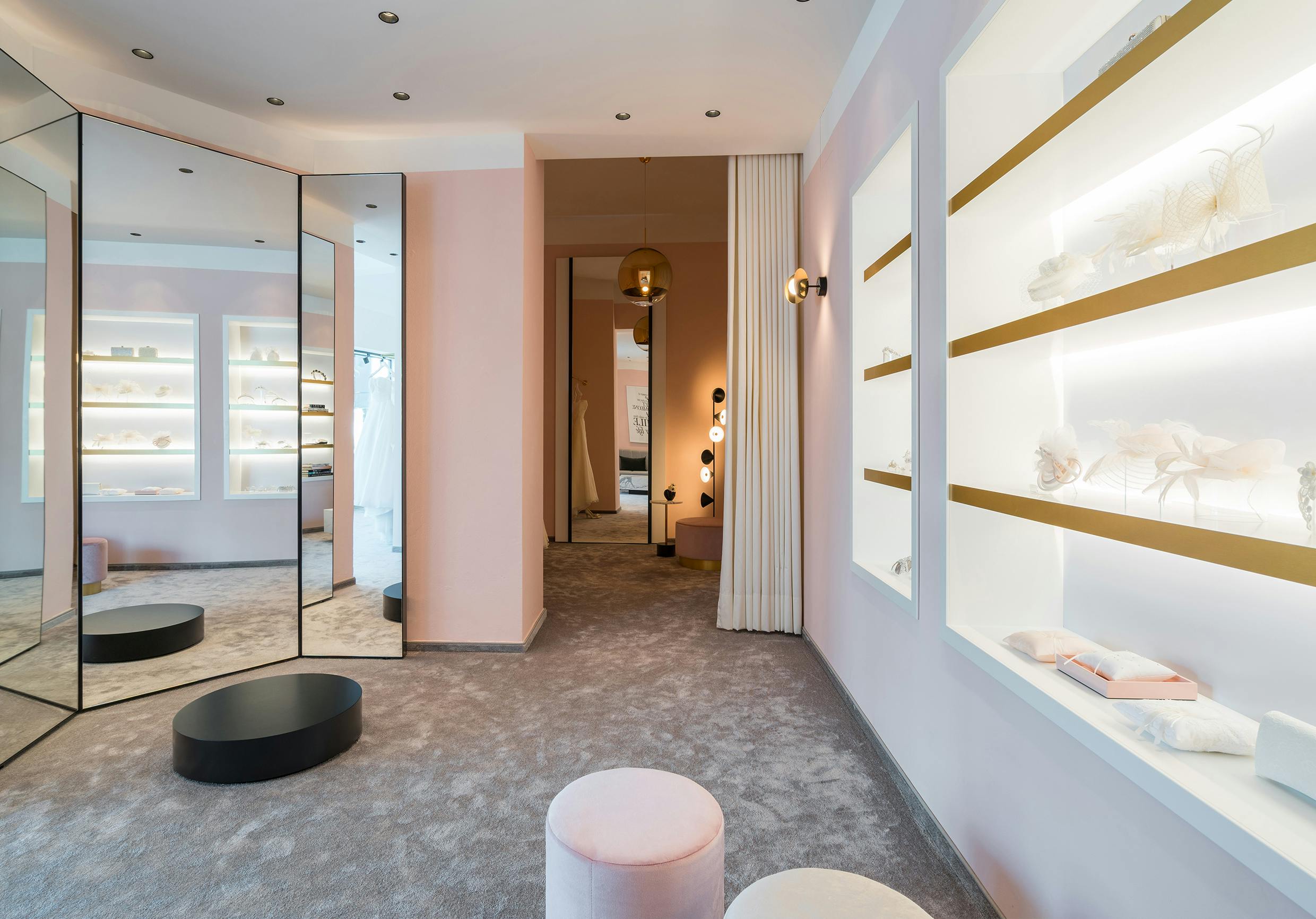 Ladeneinrichtung für Boutique für Brautmode Ladeneinrichtung für Boutique für Brautmode