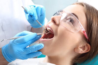 Consult la dentist copil cu dinti de lapte | Dental Hygiene Center