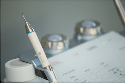 Aparat de Detartraj Mectron Combi Touch la Dental Hygiene Center București