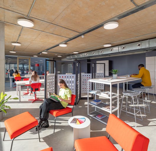 Workspaces available in London
