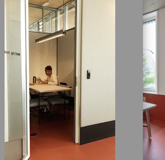 Private floor available in London