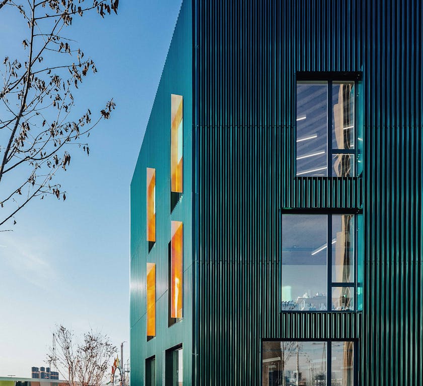 This 1,418 sq ft ground floor workspace is housed in a striking building at Greenwich Peninsula