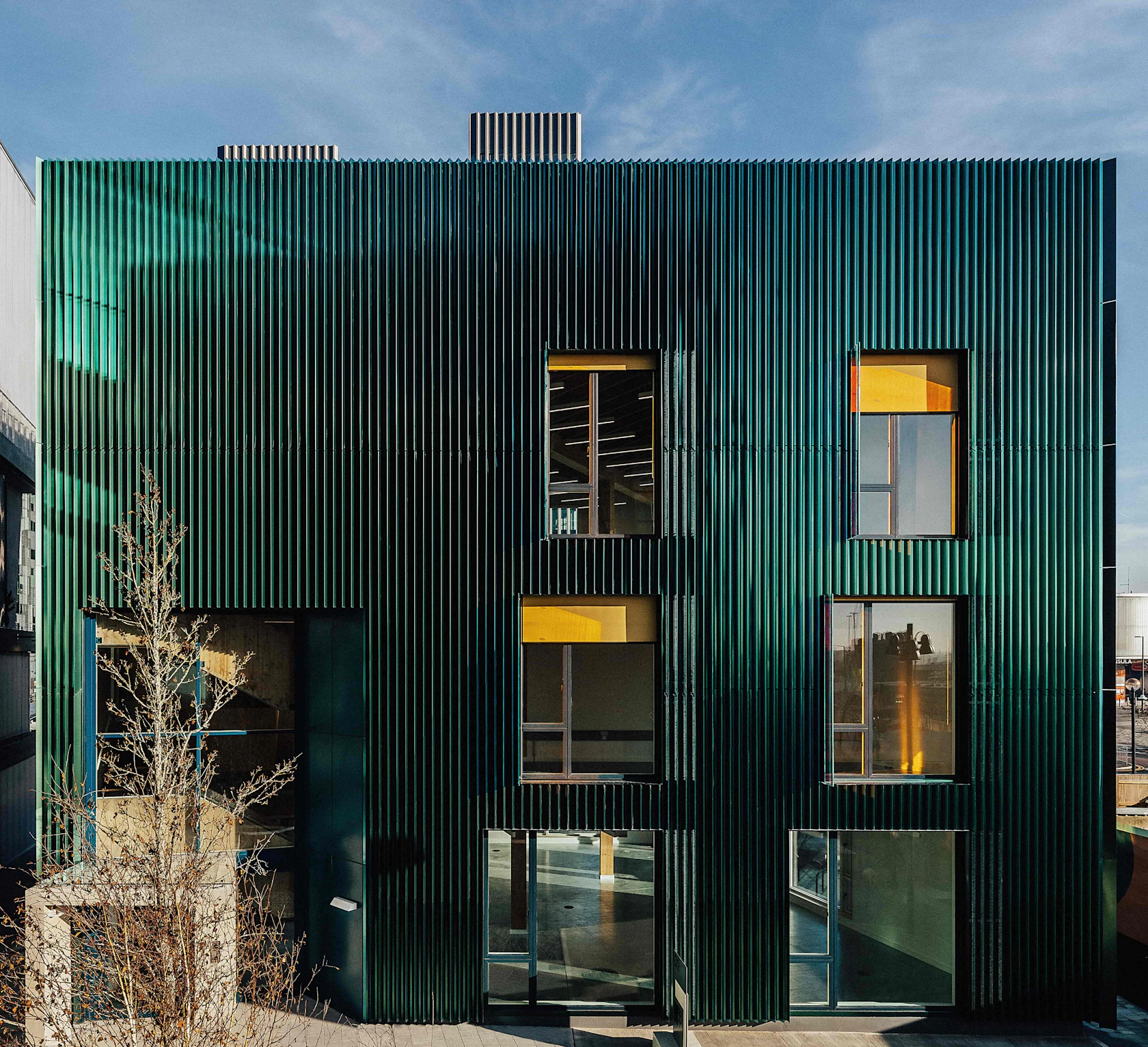 This 1,418 sq ft ground floor workspace is housed in a striking building at Greenwich Peninsula