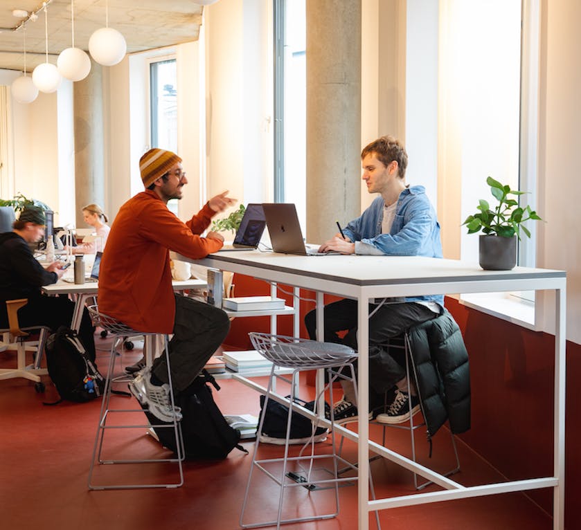 Hot desks available in London