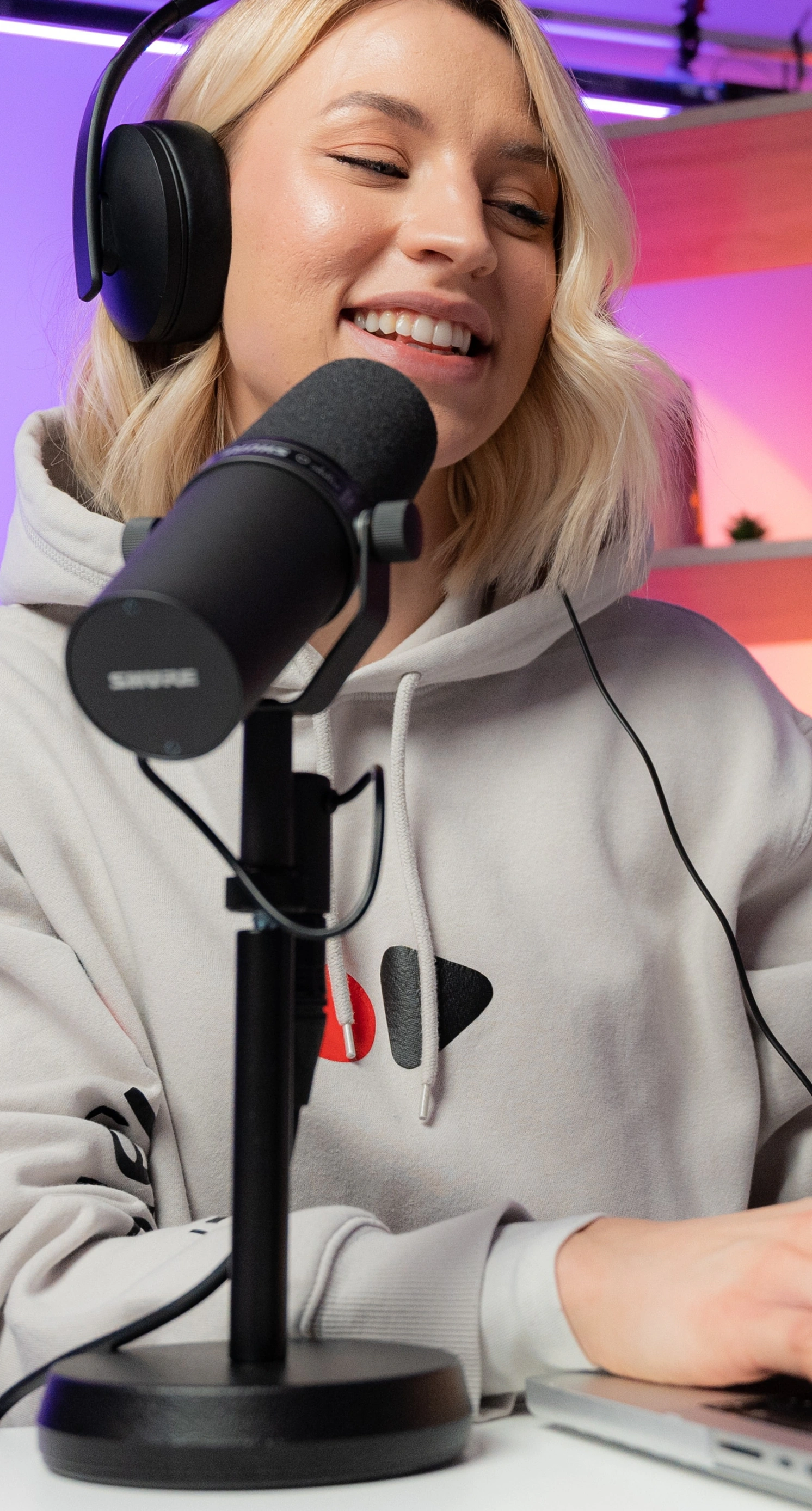 Content marketer working on Apple macbook