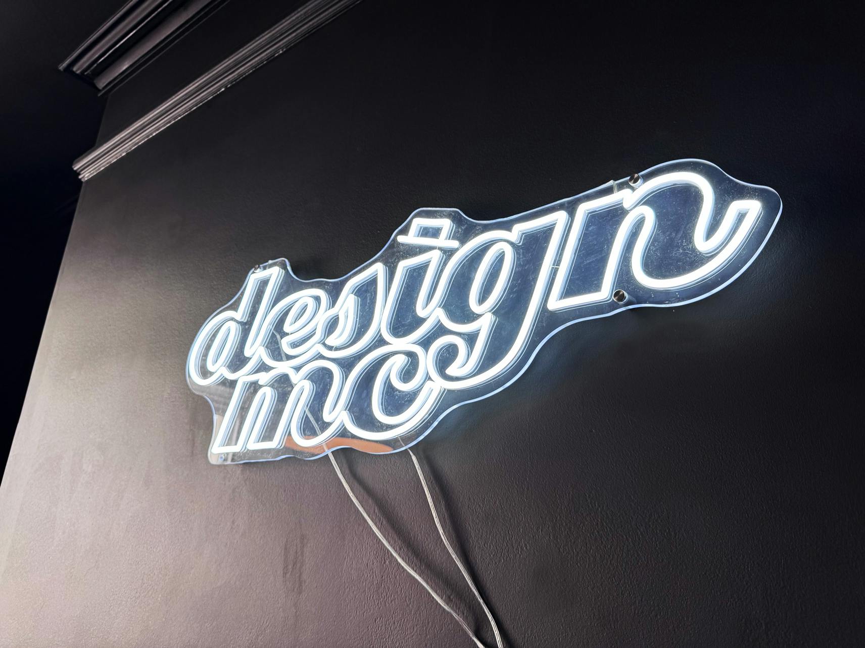 Designmc neon logo