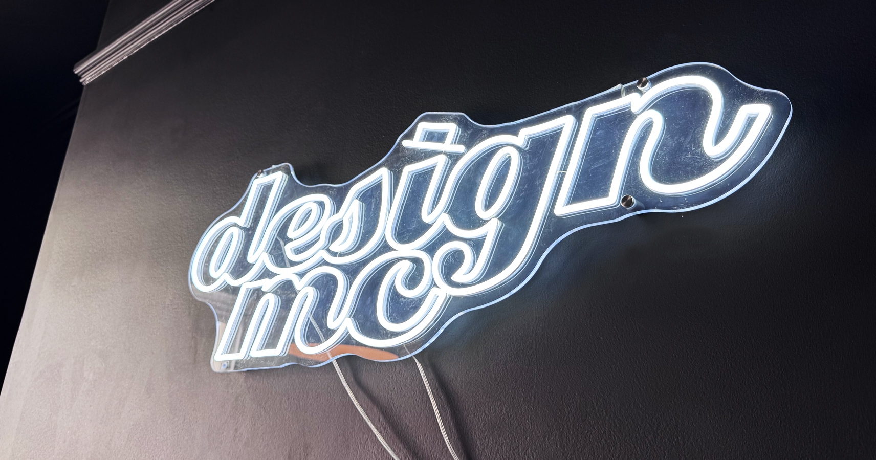Designmc neon logo