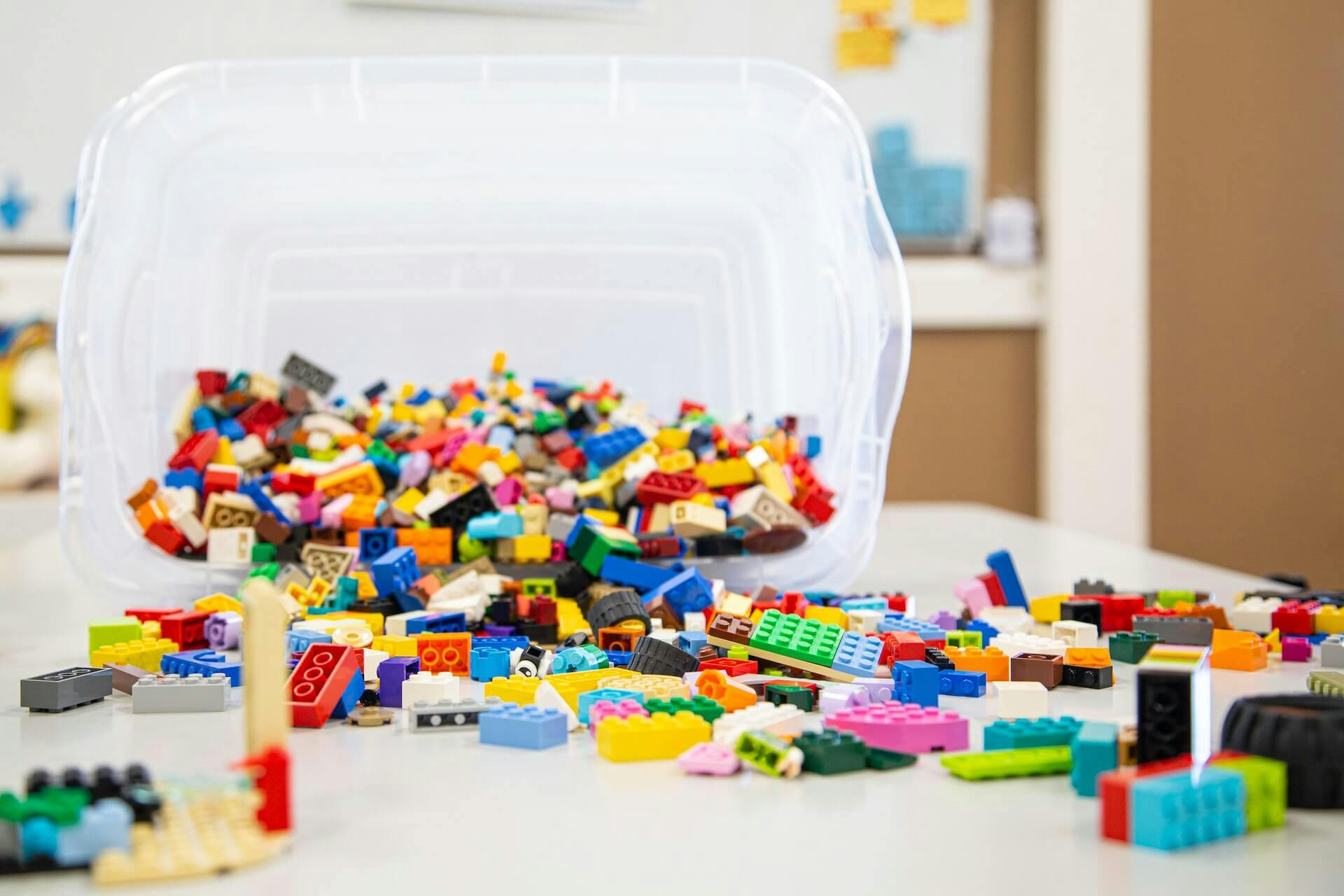 Construire les bureaux post-COVID avec LEGO