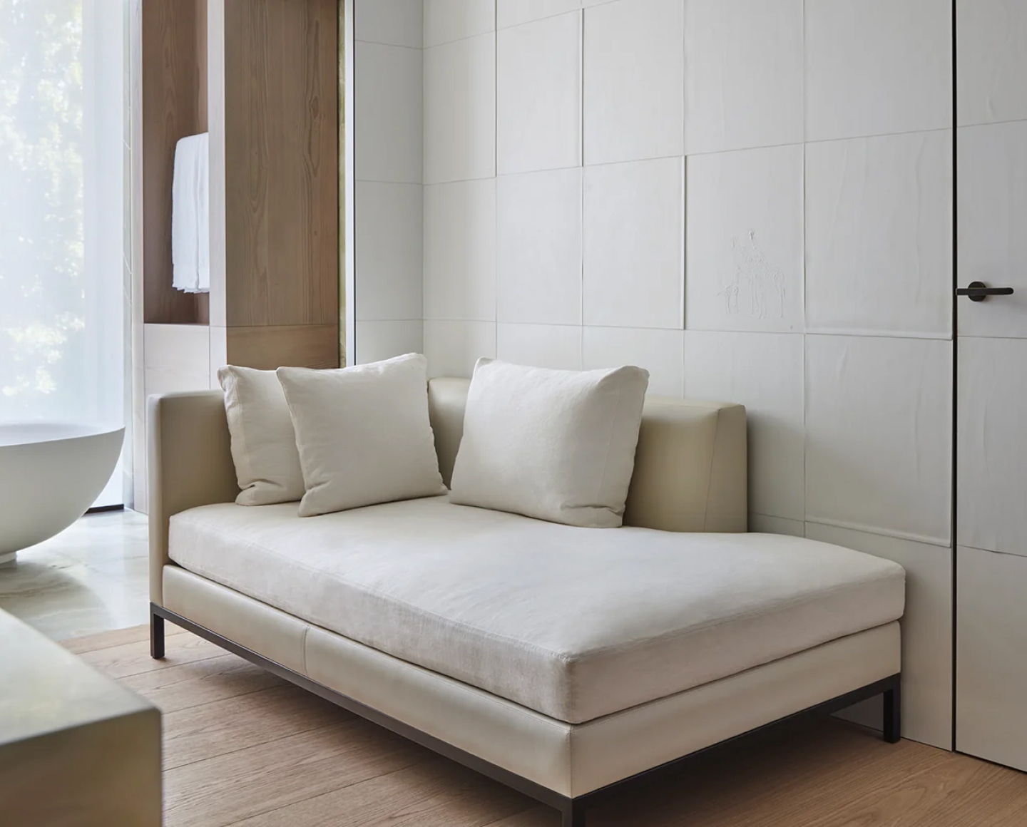 wcayxqAh de sousa hughes liaigre nobile daybed studio liaigre interior