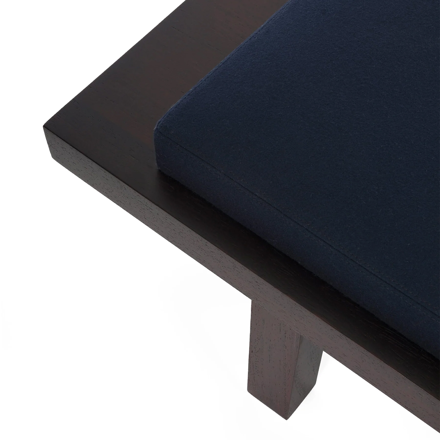 2N9zwn de sousa hughes liagire cordouan bench corner detail