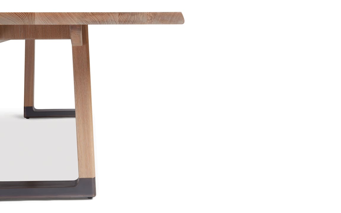 de sousa hughes troscan astrid dining table leg detail