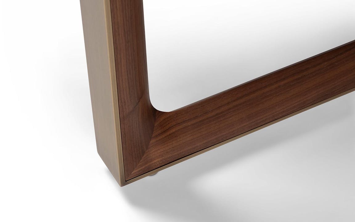 2GNHVfTOU7M de sousa hughes troscan logan desk foot detail