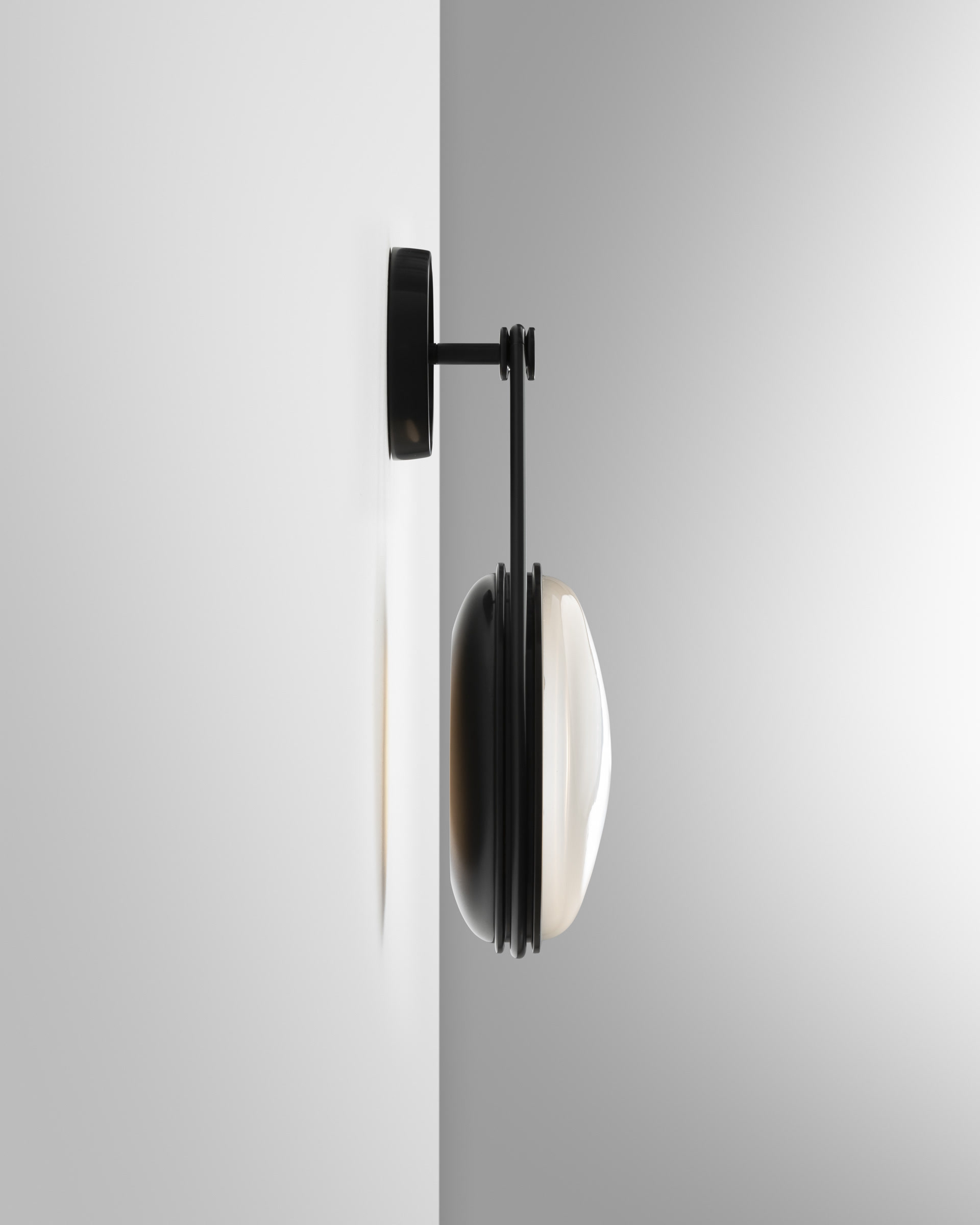 de sousa hughes monos hanging sconce dark nickel alabaster side angle smoke lens