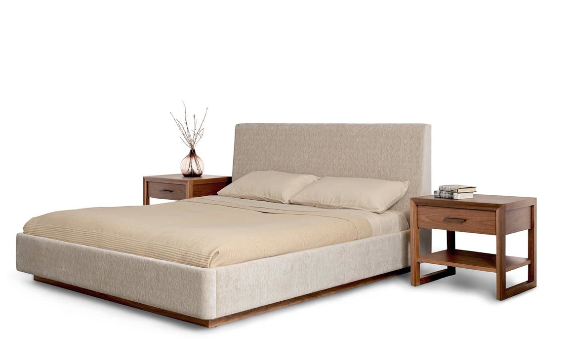 de sousa hughes Altura Napa Bed With Arris Nightstands