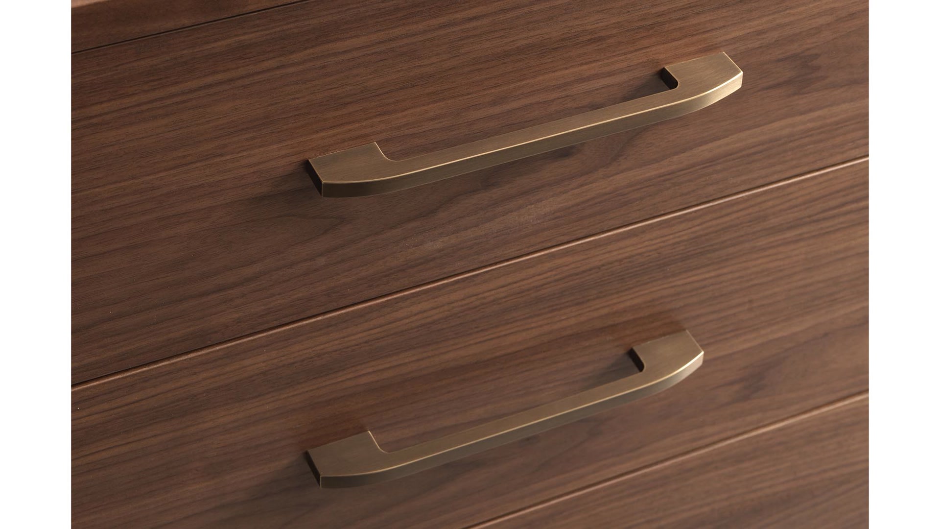 de sousa hughes Altura Serena 54 Dresser pulls detail