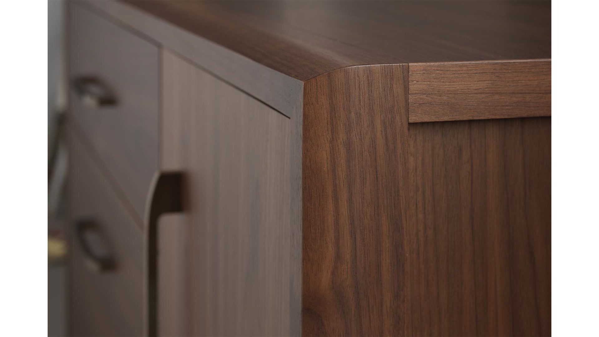 de sousa hughes Altura Serena 72 Dresser Frame Detail
