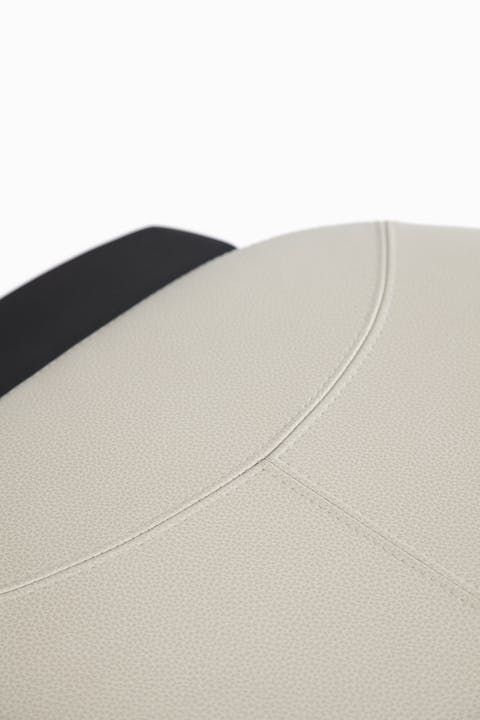 de sousa hughes caste Volt Stool Detail