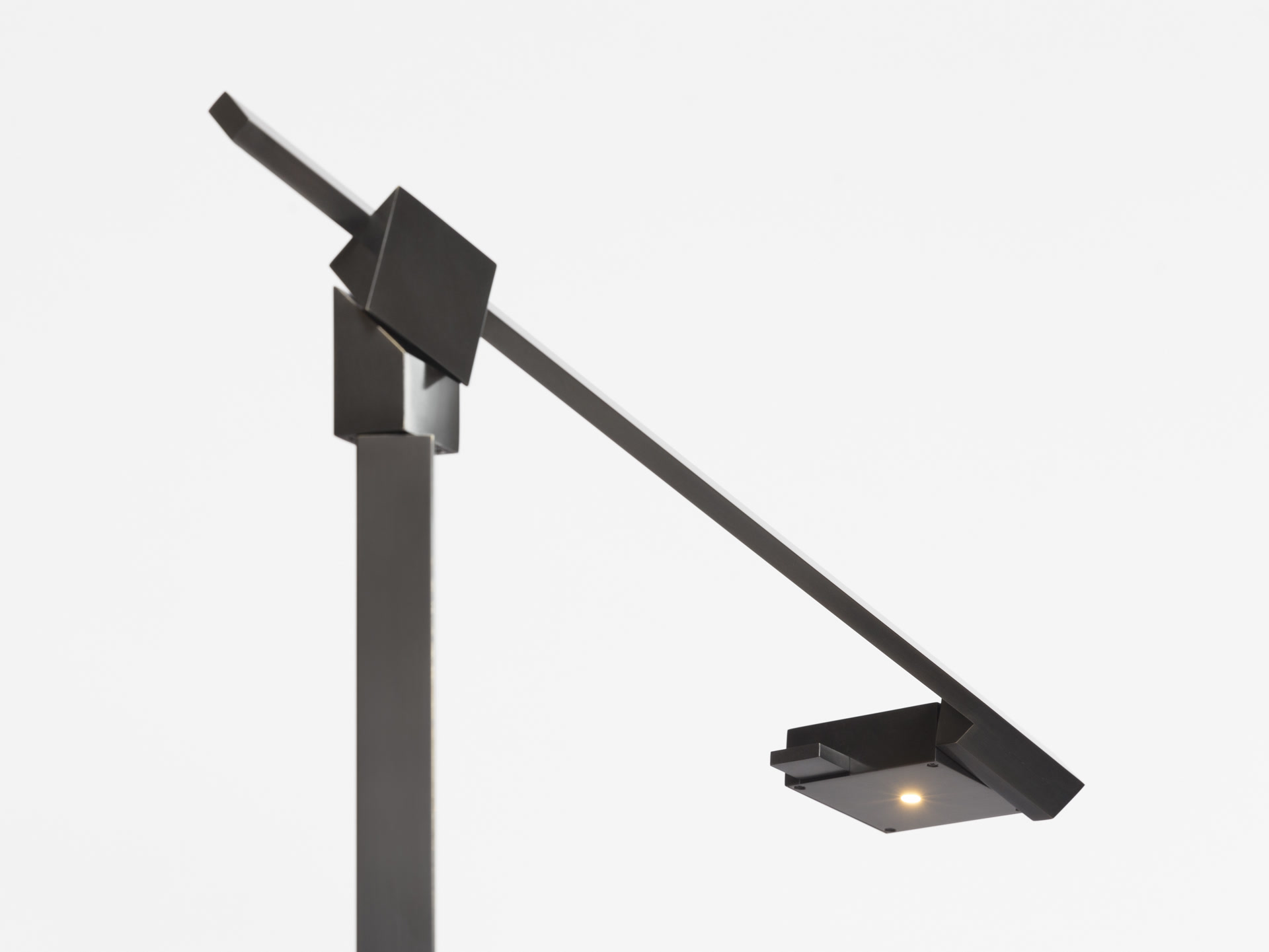 de sousa hughes caste hesper floor lamp detail