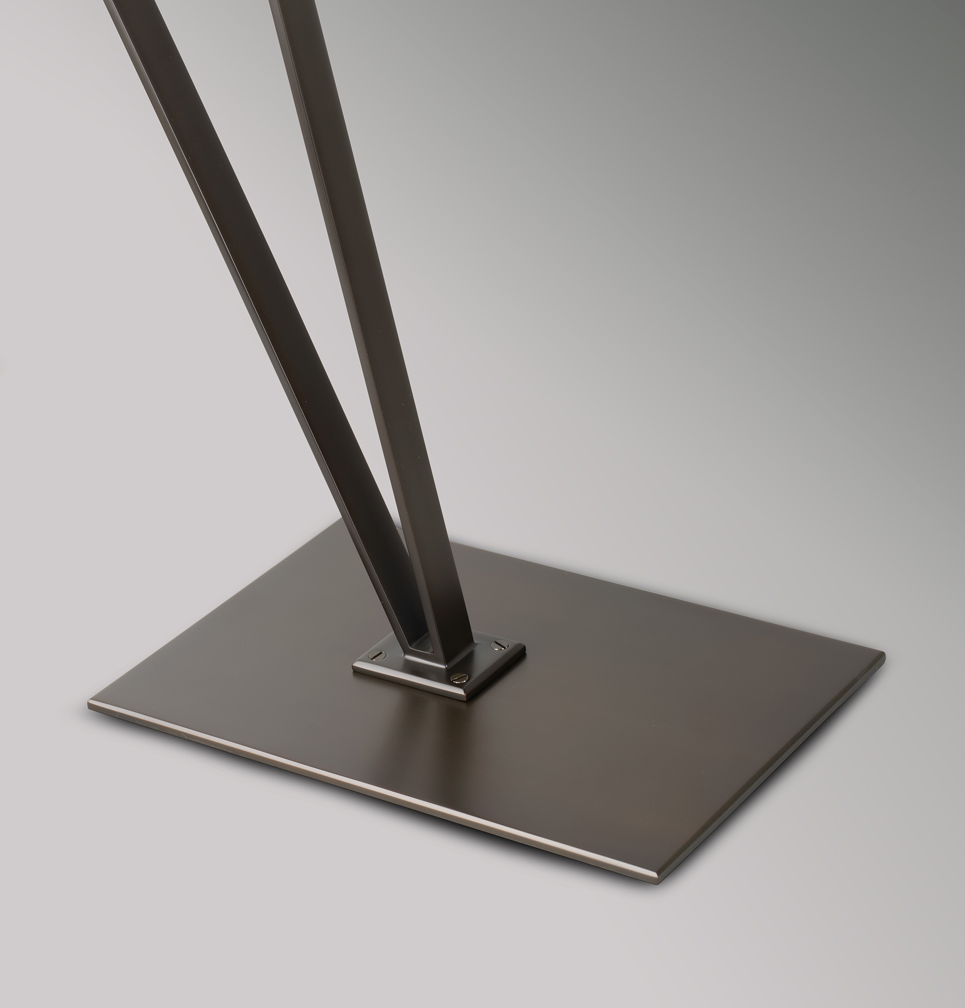 de sousa hughes Jonathan Browning Poulenc Task Lamp base detail