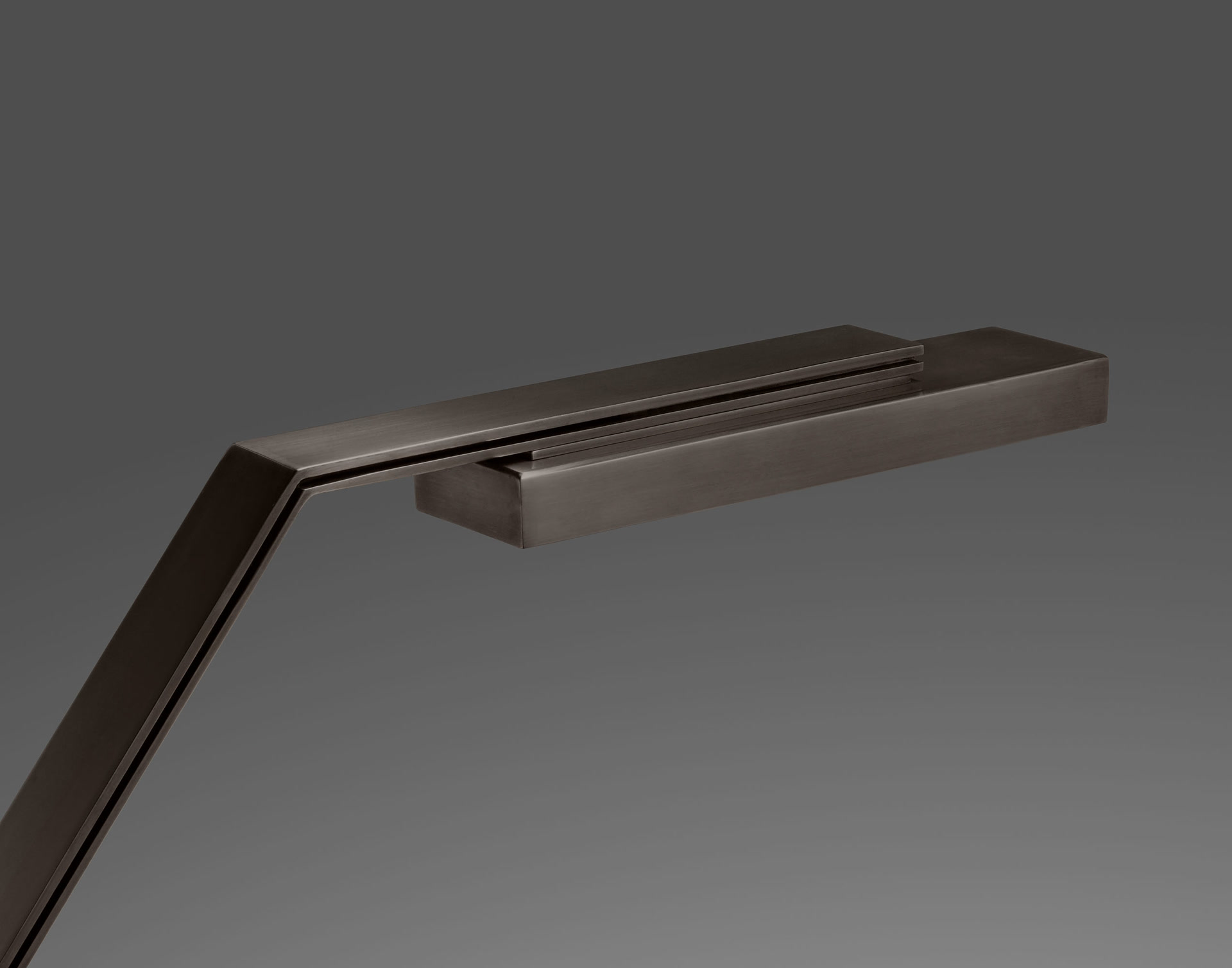 de sousa hughes Jonathan Browning Vaneau Task Lamp top detail