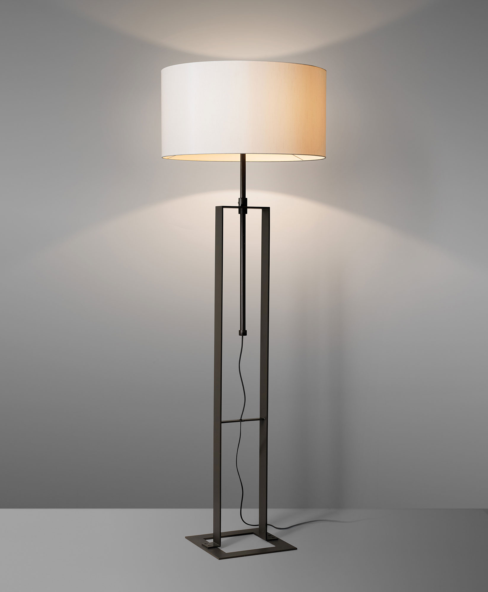 de sousa hughes Jonathan Browning Vidame Floor Lamp