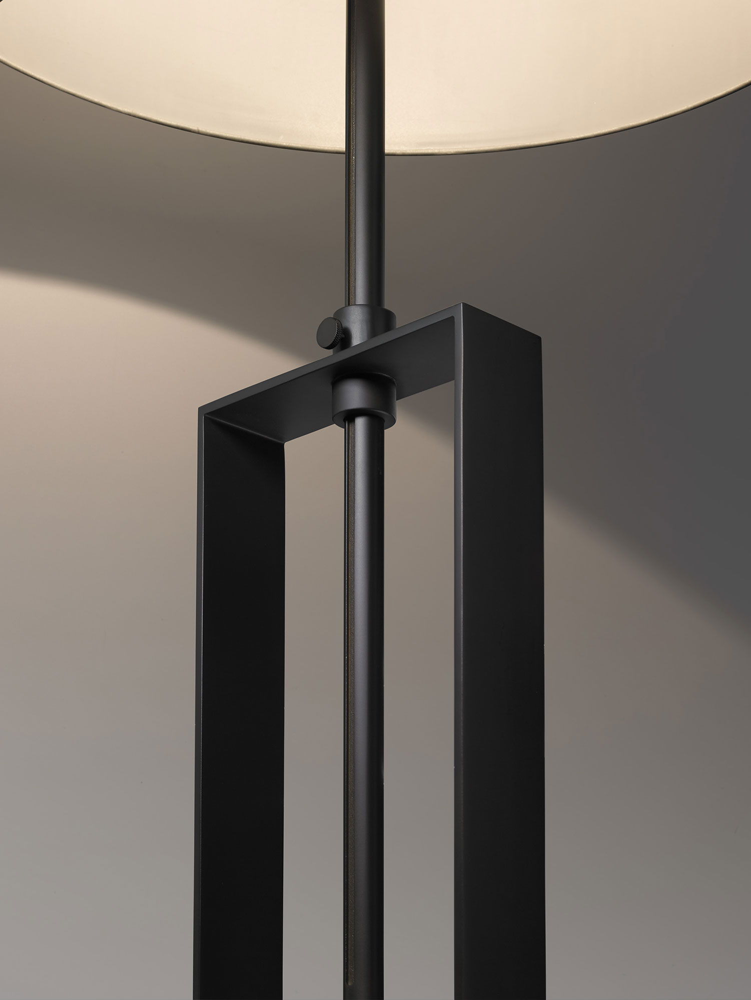 de sousa hughes Jonathan Browning Vidame Floor Lamp detail