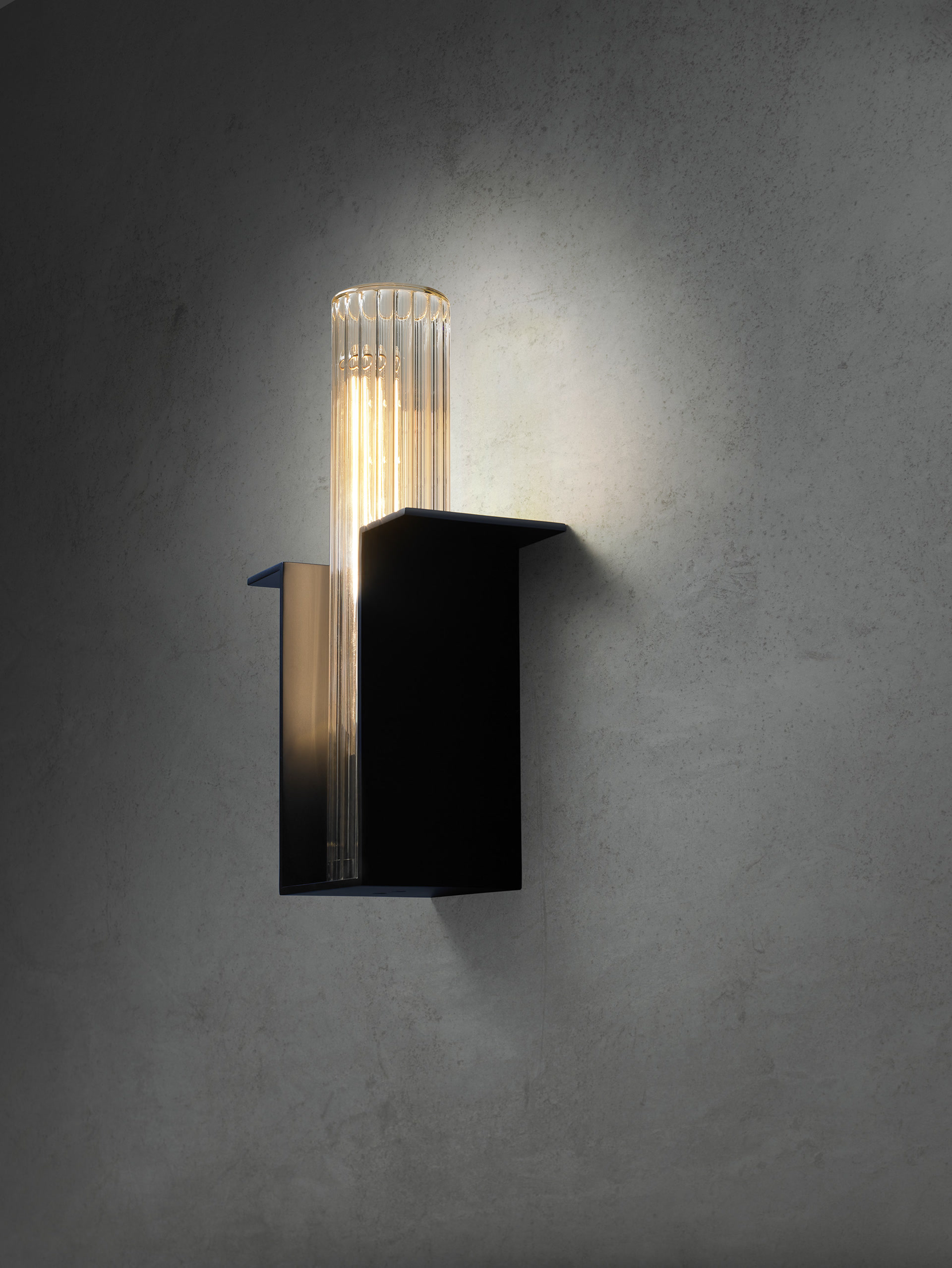 de sousa hughes Jonathan Browning Amboise Outdoor Sconce side angle