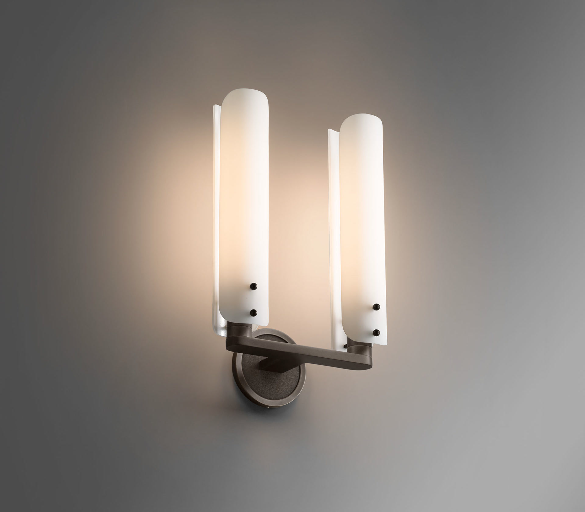 de sousa hughes Jonathan Browning Platiere Double Sconce