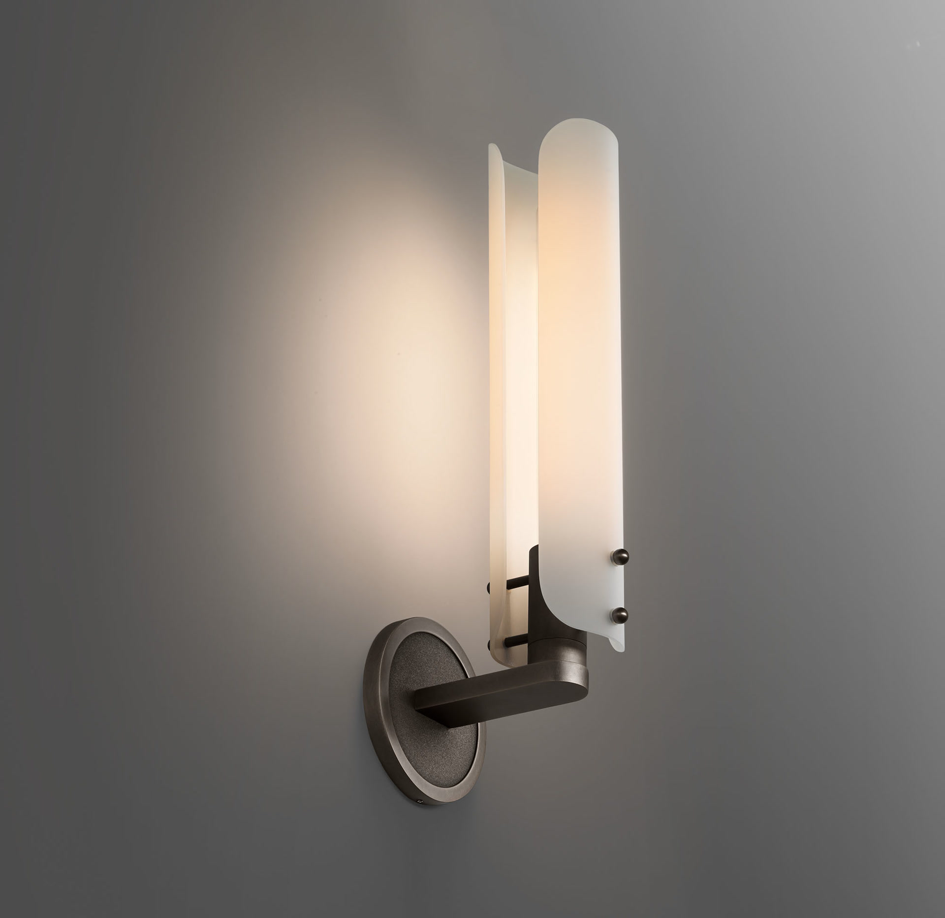 de sousa hughes Jonathan Browning Platiere Sconce angle