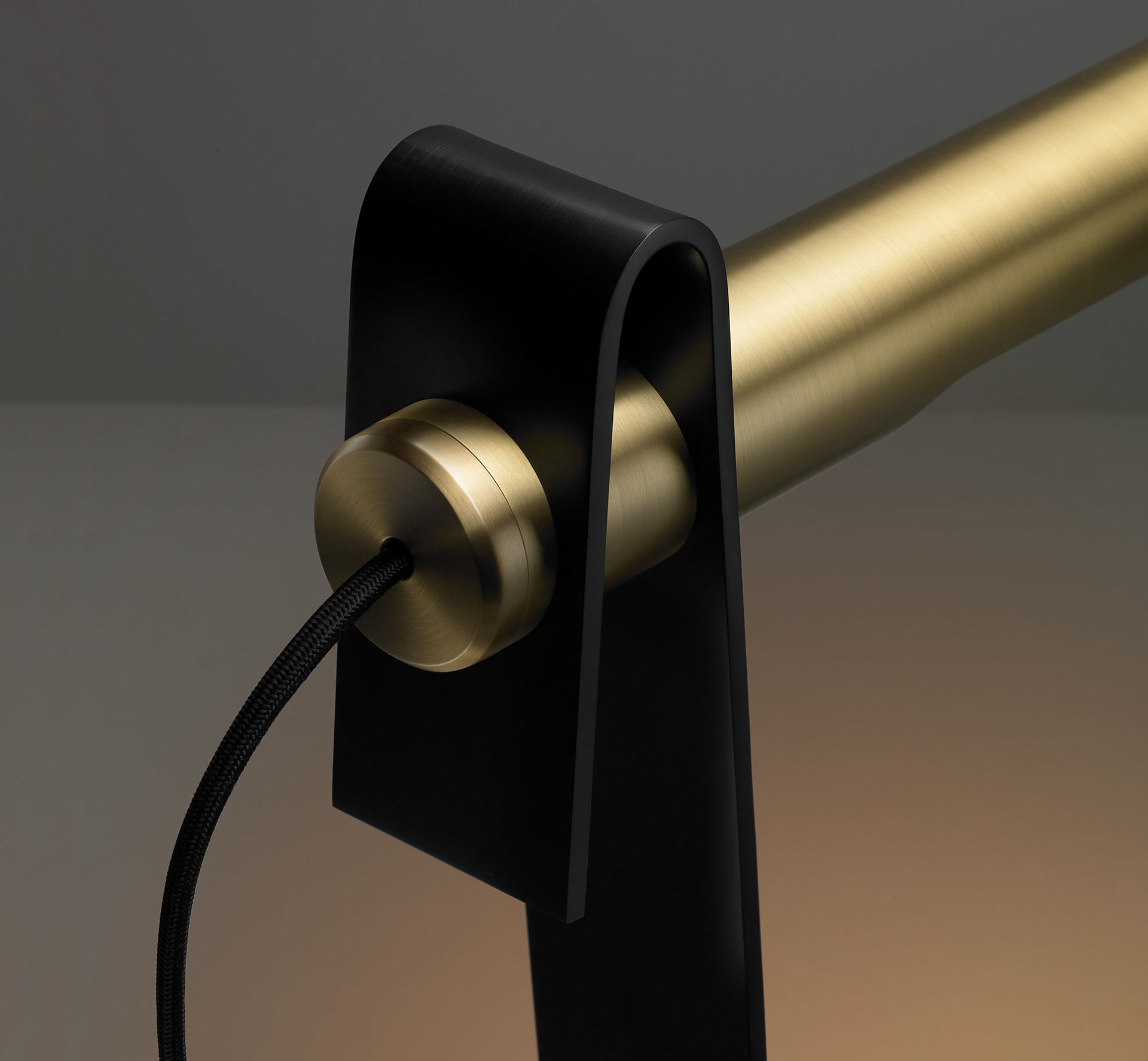 de sousa hughes Jonathan Browning Tourville Table Lamp detail
