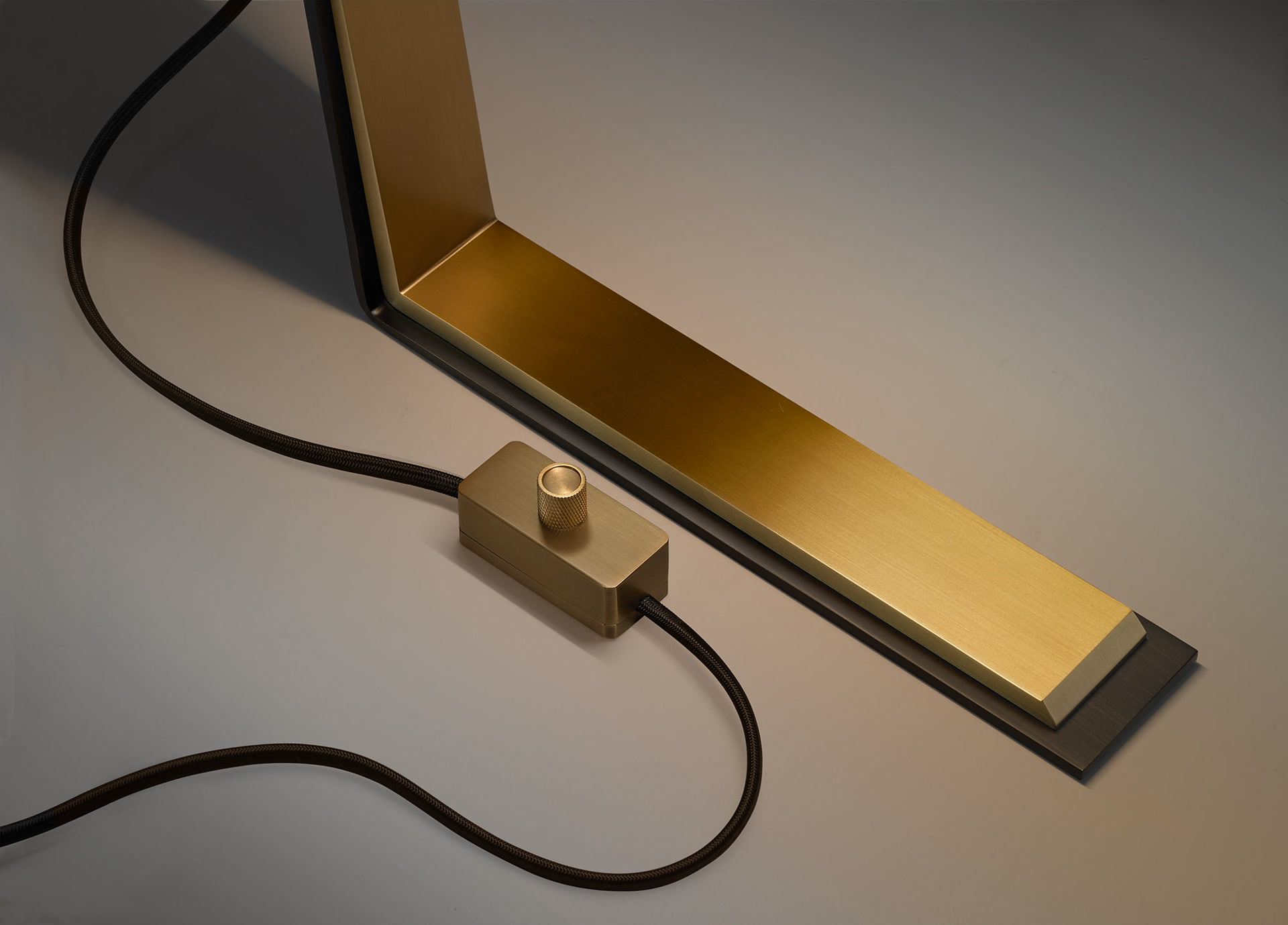 de sousa hughes Jonathan Browning Tourville Table Lamp detail 2