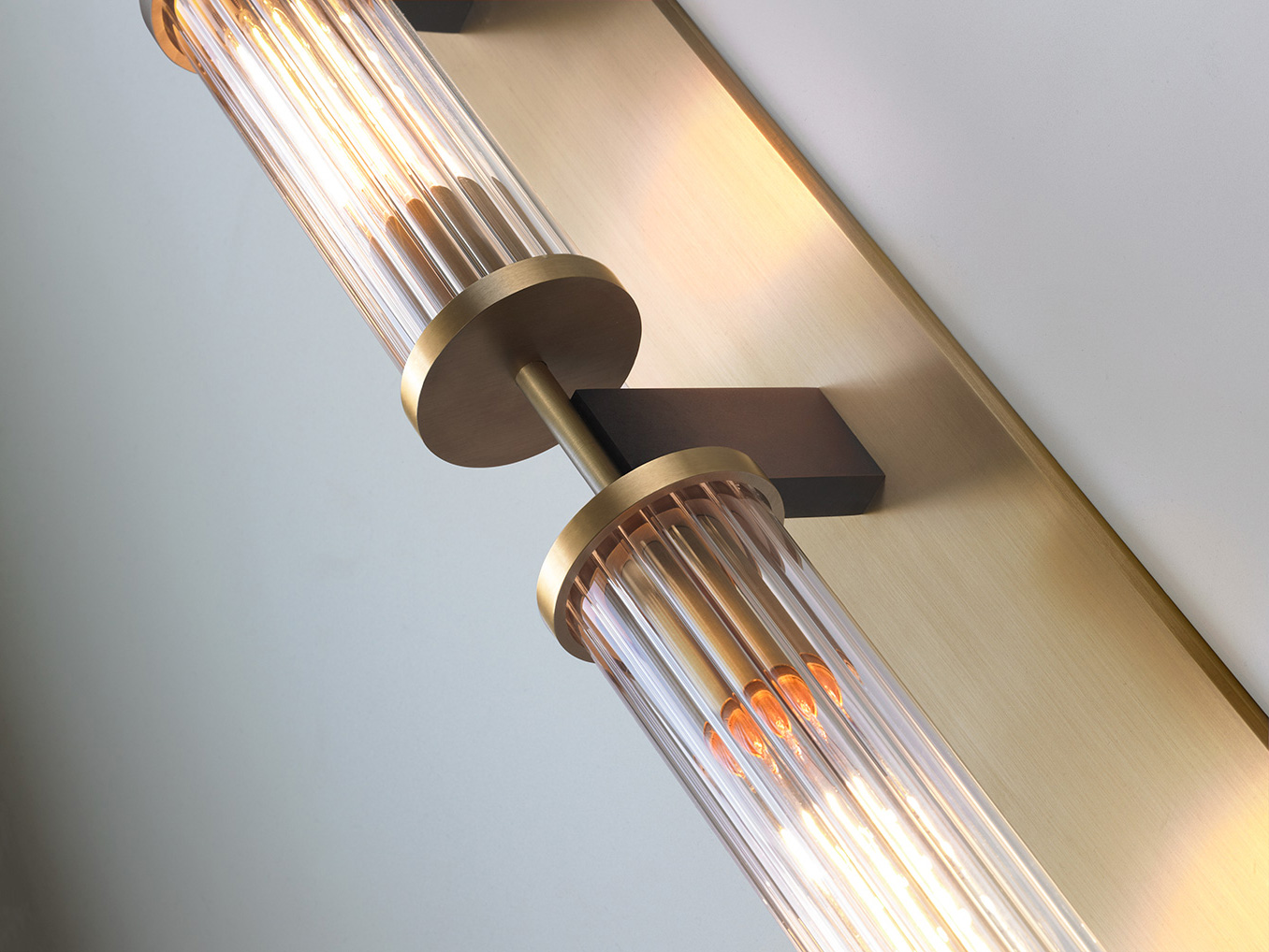 de sousa hughes Jonathan Browning Alouette Linear Sconce detail