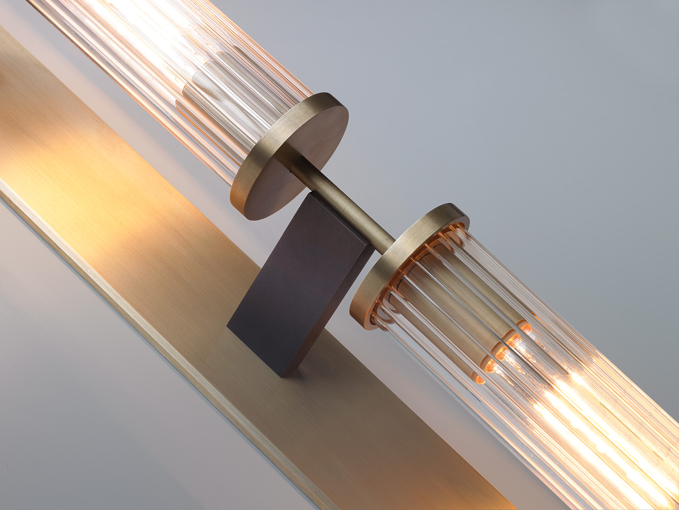 de sousa hughes Jonathan Browning Alouette Linear Sconce detail 2